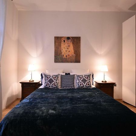 Cozy Flat By The Astronomical Clock Daire Prag Dış mekan fotoğraf