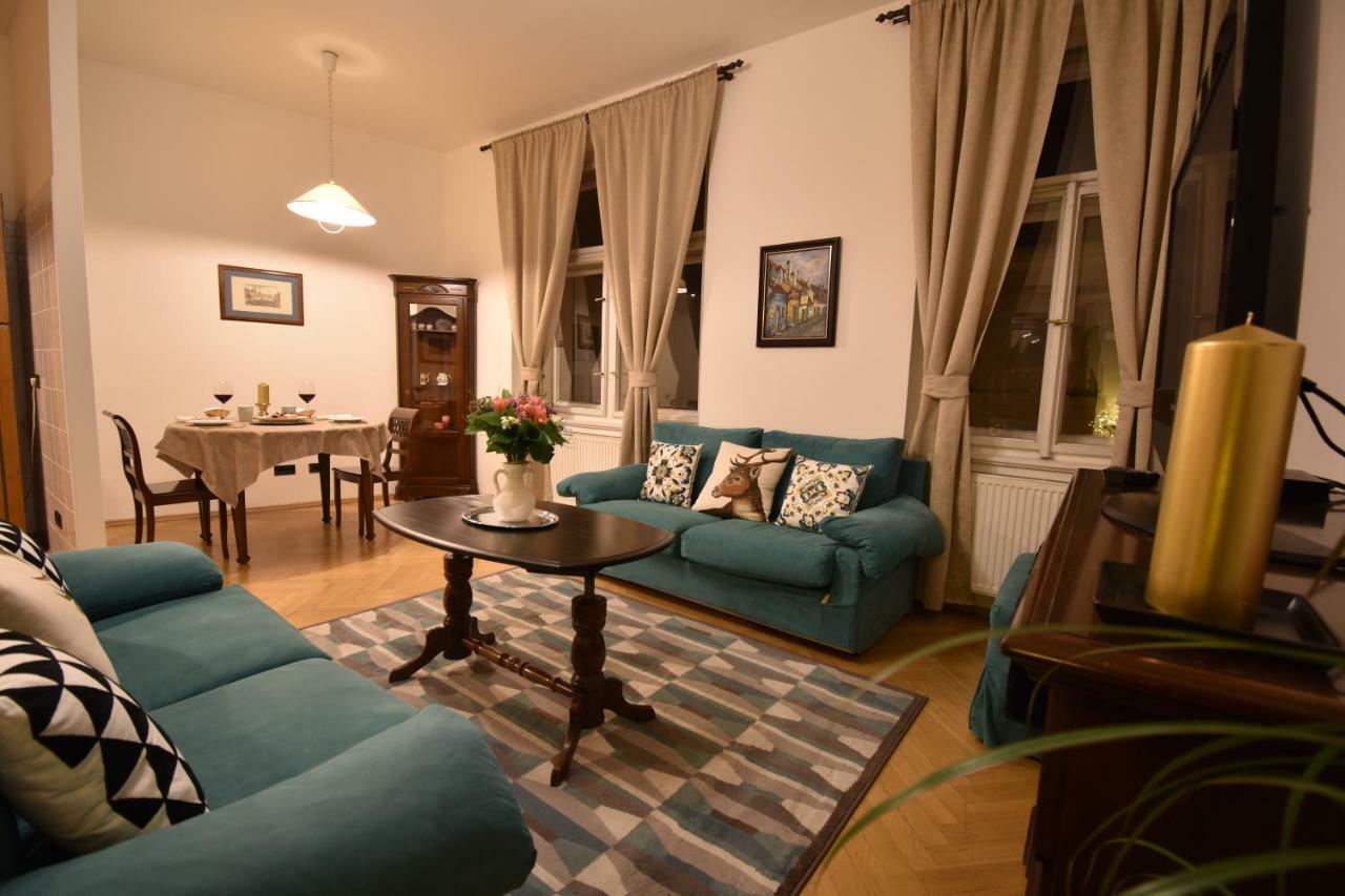 Cozy Flat By The Astronomical Clock Daire Prag Dış mekan fotoğraf