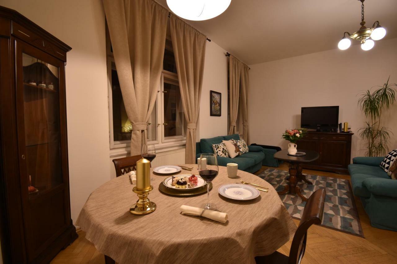 Cozy Flat By The Astronomical Clock Daire Prag Dış mekan fotoğraf