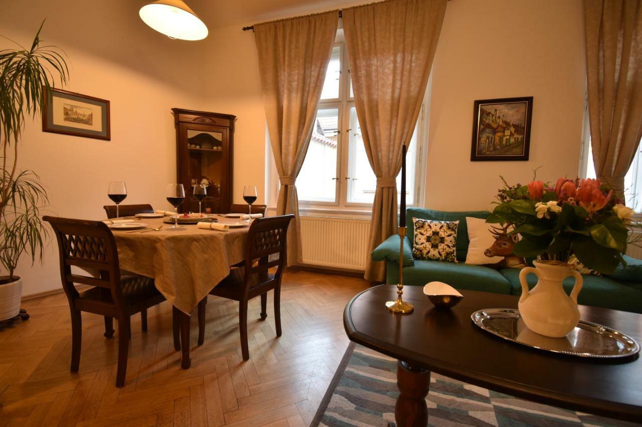 Cozy Flat By The Astronomical Clock Daire Prag Dış mekan fotoğraf