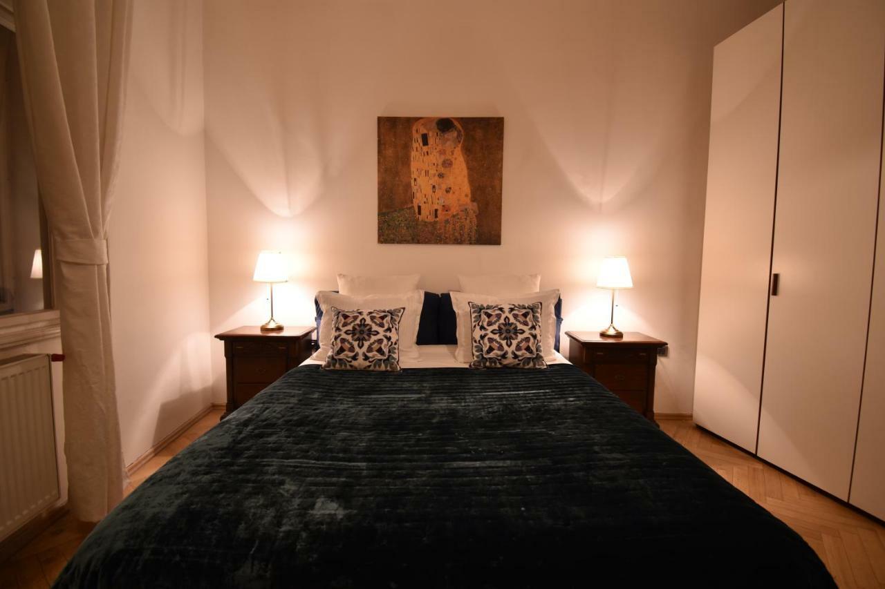 Cozy Flat By The Astronomical Clock Daire Prag Dış mekan fotoğraf