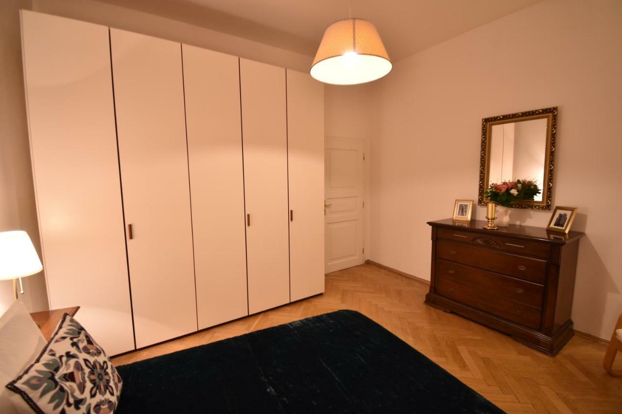 Cozy Flat By The Astronomical Clock Daire Prag Dış mekan fotoğraf