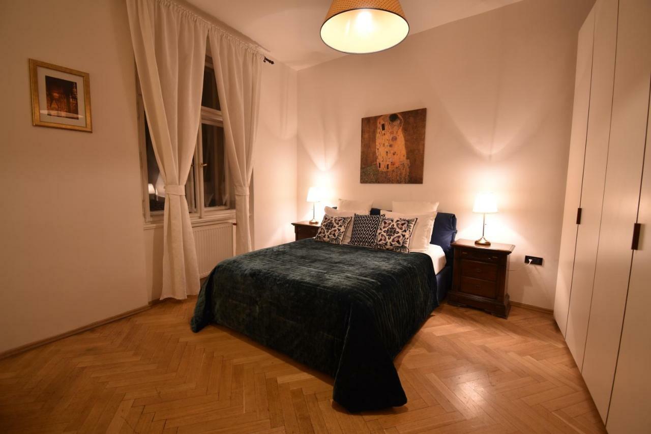 Cozy Flat By The Astronomical Clock Daire Prag Dış mekan fotoğraf