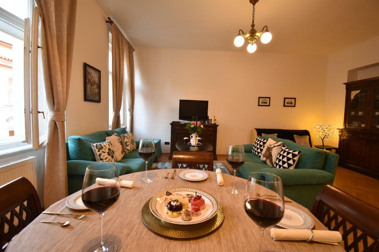 Cozy Flat By The Astronomical Clock Daire Prag Dış mekan fotoğraf