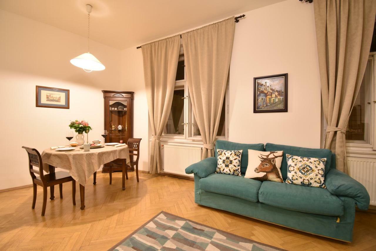 Cozy Flat By The Astronomical Clock Daire Prag Dış mekan fotoğraf