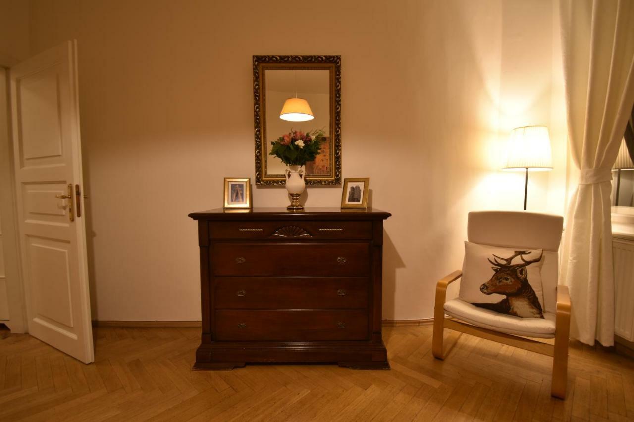 Cozy Flat By The Astronomical Clock Daire Prag Dış mekan fotoğraf