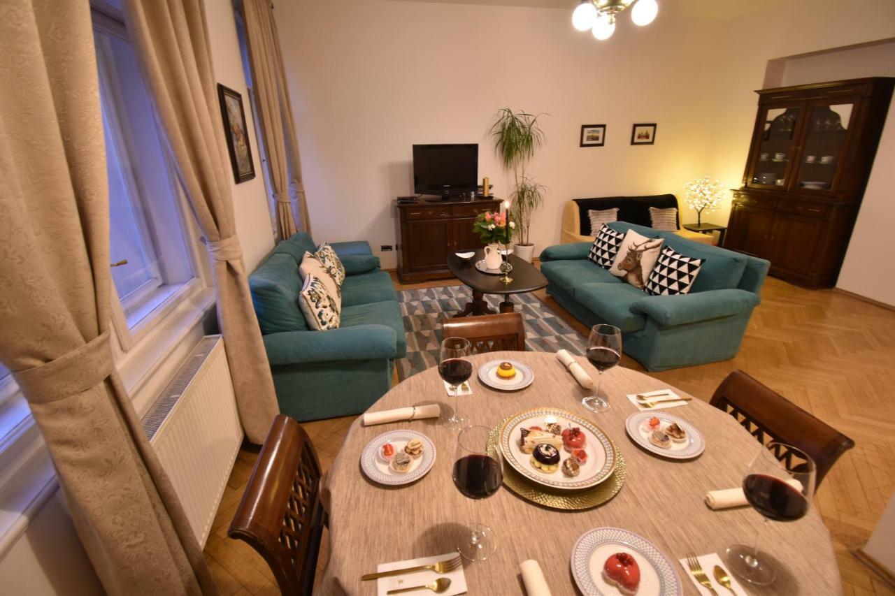 Cozy Flat By The Astronomical Clock Daire Prag Dış mekan fotoğraf