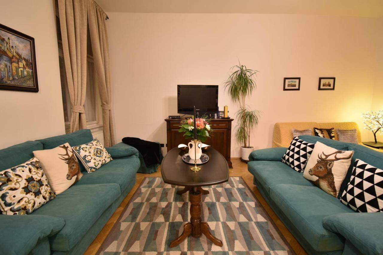 Cozy Flat By The Astronomical Clock Daire Prag Dış mekan fotoğraf